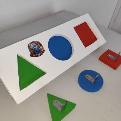A . ARTESANAL PUZZLE DE COLORES CUADRADO , TRIANGULO Y CIRCULO